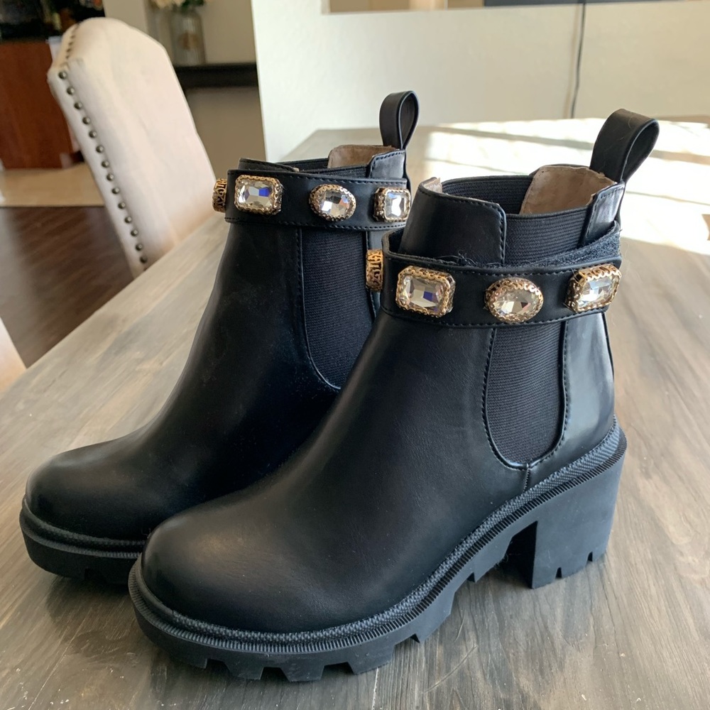Steve Madden Amulet Black Booties